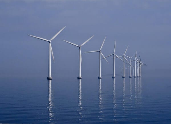 http://www.greenerideal.com/wp-content/uploads/2012/10/offshore-wind-farm-600x437.jpg